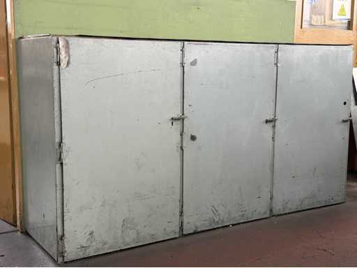   Armoire atelier avec contenu