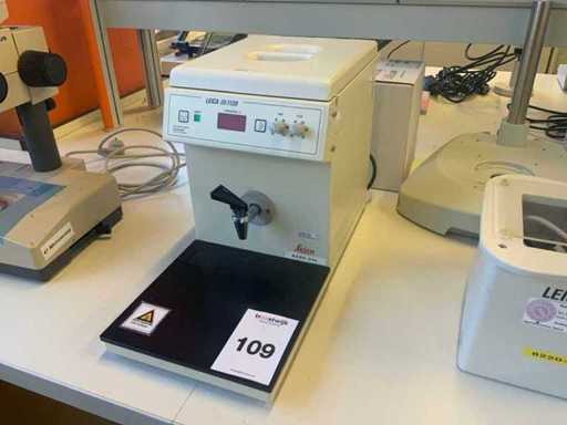 Leica EG 1120 Paraffin dispenser