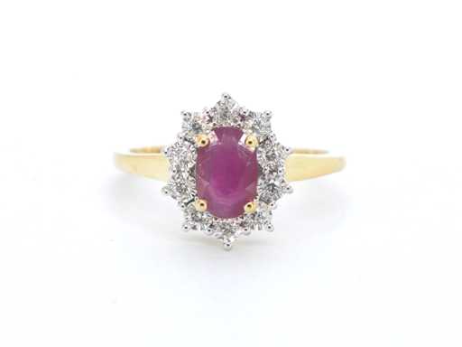 Złoty pierścionek świty z rubinami i diamentami