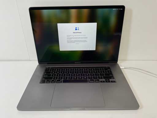 Apple MacBook Pro 16", Core(TM) i7 9a generazione, 32 GB di RAM, 512 GB NVMe, AMD Radeon Pro 5300M 4 GB Computer portatile