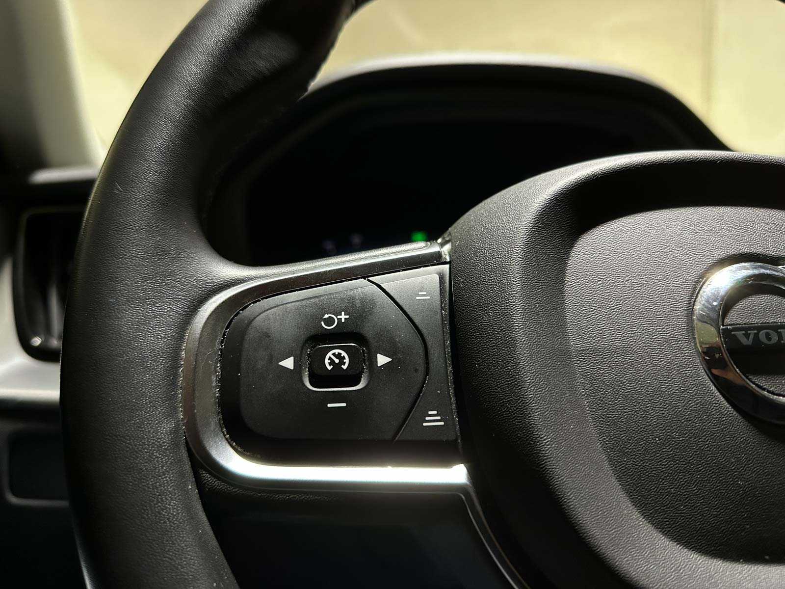 Volvo XC60 2.0 T6 Plug-in hybrid AWD Core Bright 253pk 2027 (Origineel-NL+1e eigenaar), S-190-RP