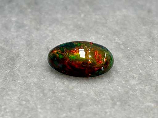 Black opal 5.55 carat natuurlijke black opal