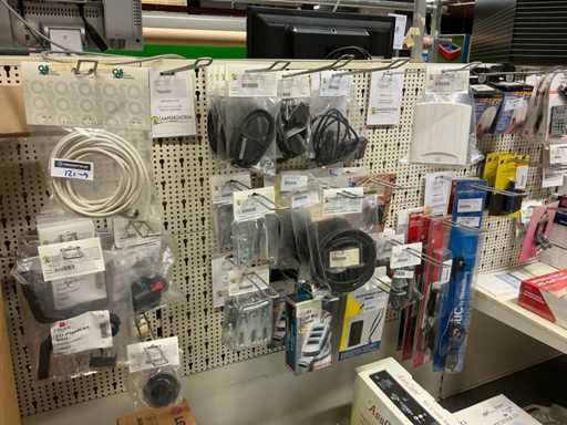 Charge verschiedener TV-Kabel und Antennen