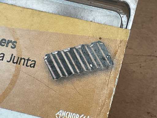 Partij joint fasteners