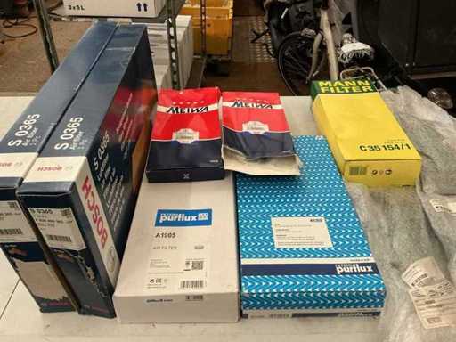 Lotti vari inclusi filtri dell'aria per auto