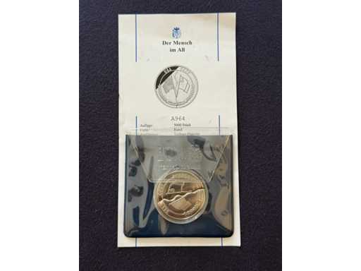 Placca Invisibile dell'Uomo nello Spazio