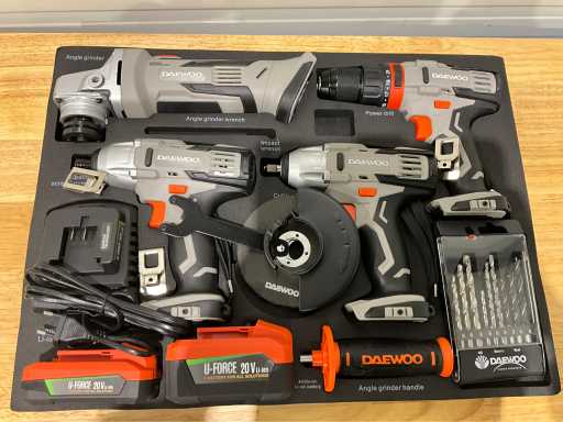Daewoo - 2025 - U Force 4 în 1 - Set de unelte