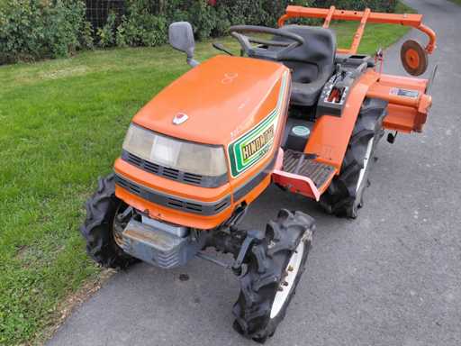 Mini-tracteur Hinomoto C14 à transmission intégrale avec motofaçon.