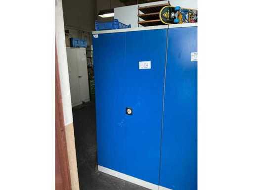 Armadio a porta incernierata