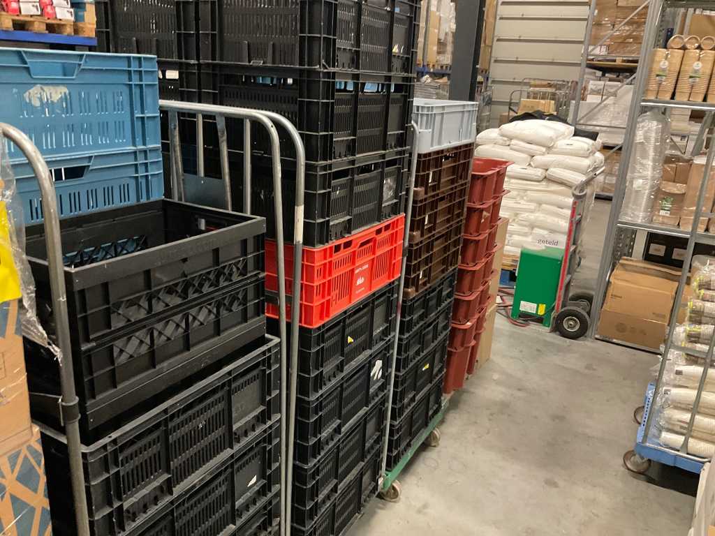 Various plastic crates (50x)