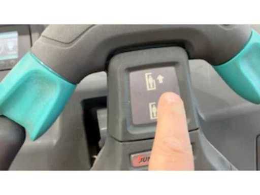2c2a59f9-4f07-438e-aaf5-bd1ee861fb72.mp4