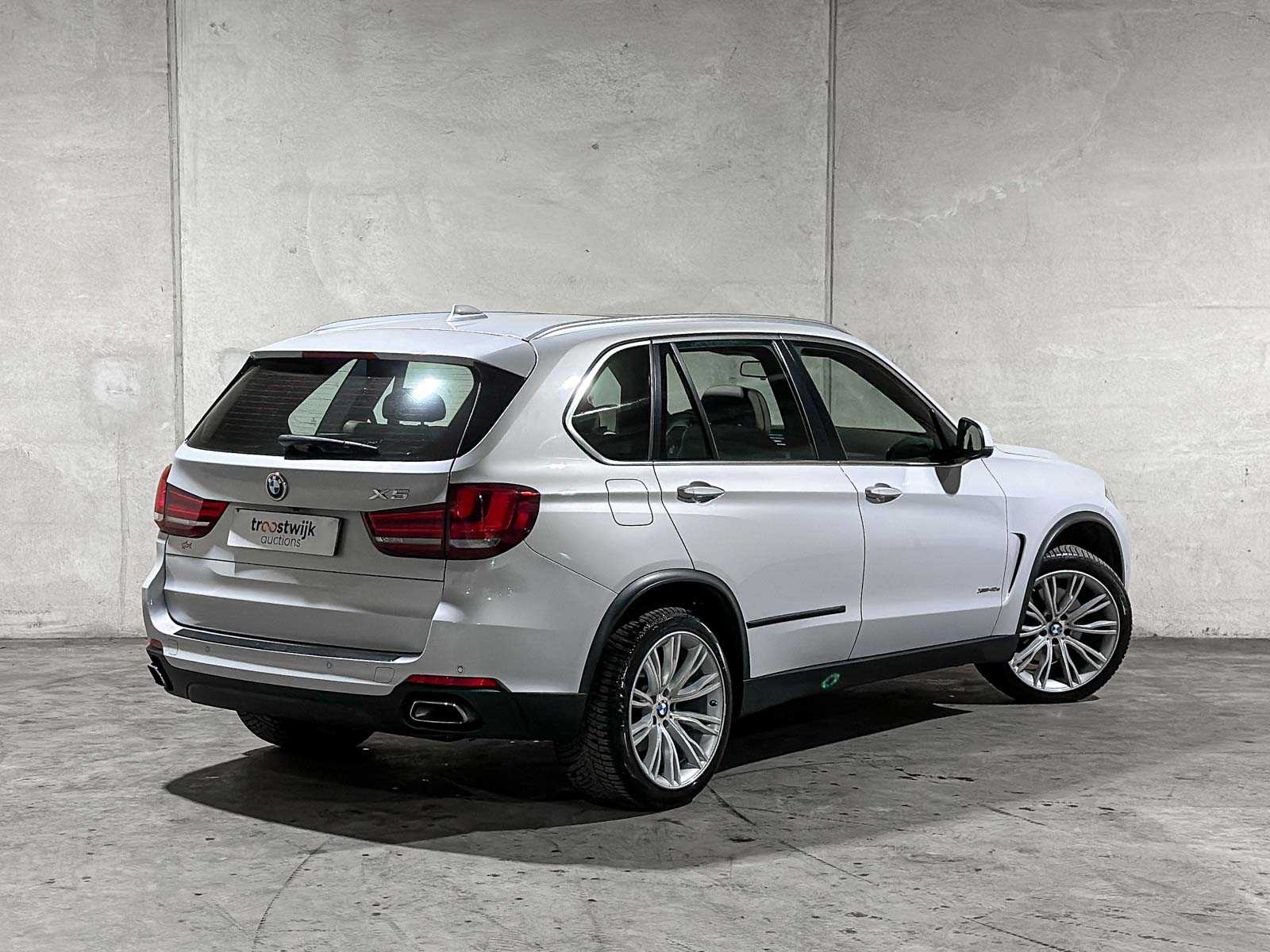 BMW xDrive40e iPerformance High Executive -individual- F15 313pk 2016, R-711-DS