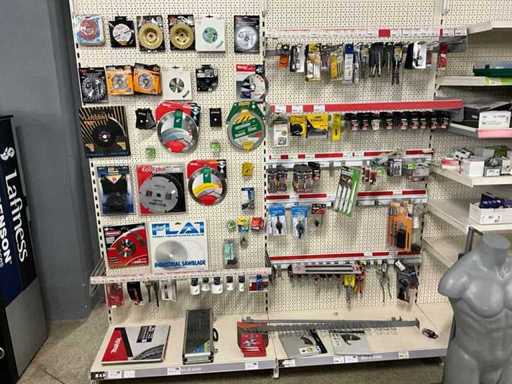 Viele Sägeblätter, Bohrer und Bohrer