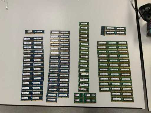 Samsung/SK Hynix 246GB(123x 2GB 2Rx8 & 1Rx8) PC3-10600S-09-10 SO-DIMM sticks