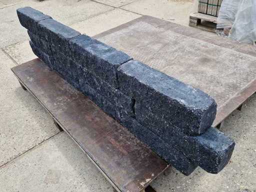 Betonnen muurblokken (ca. 72 stuks)