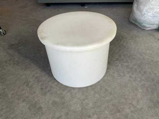 Tonneau en plastique avec couvercle