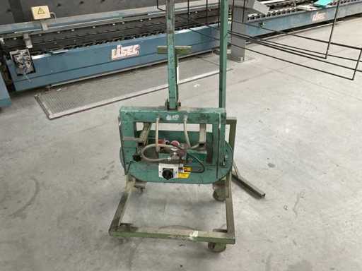 Lifter vid Muyen / placă de aspirație pe dolley de transport