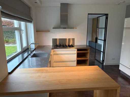 Kuchnia z urządzeniami AGD