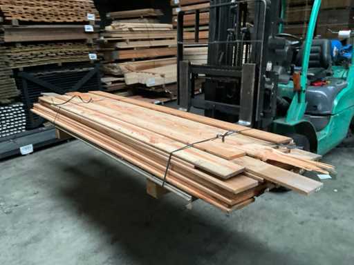 Un lot de scânduri de grădină planate Douglas