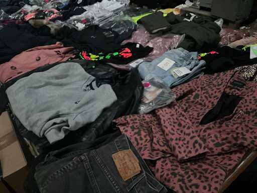 Partij kleding (480x)