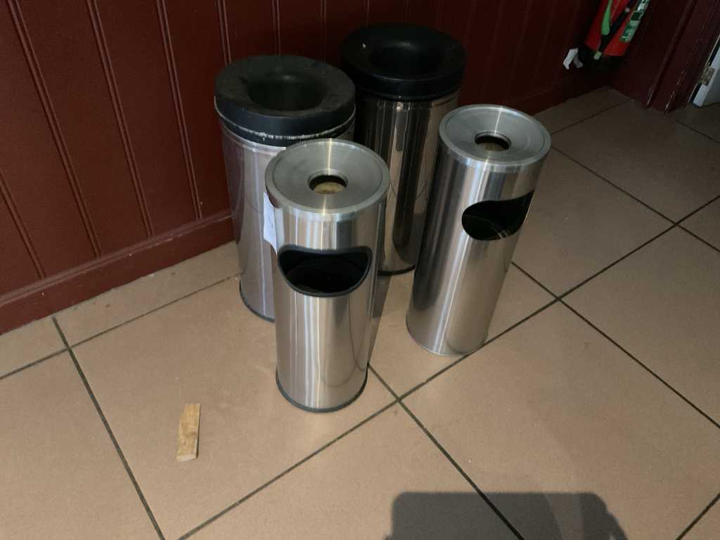 Garbage cans (4x)