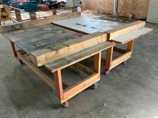 Verrijdbare houten werktafel (2x)