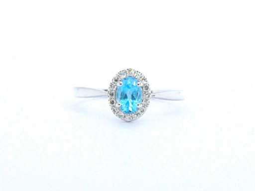 Pierścionek z białego złota z niebieskim topazem i diamentami