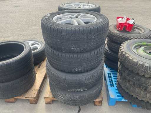 Pirelli Autoreifen mit Porsche Felge 255/60 R17 (4x)