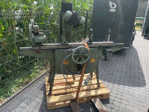 Machine à aiguiser des couteaux