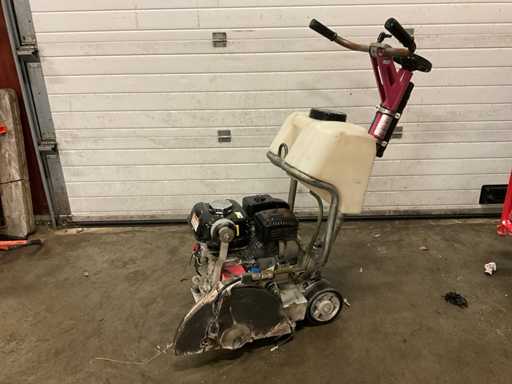 Ferăstrău pentru beton Husqvarna FS305