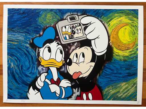 MORTE NYC: Selfie con Paperino e Topolino