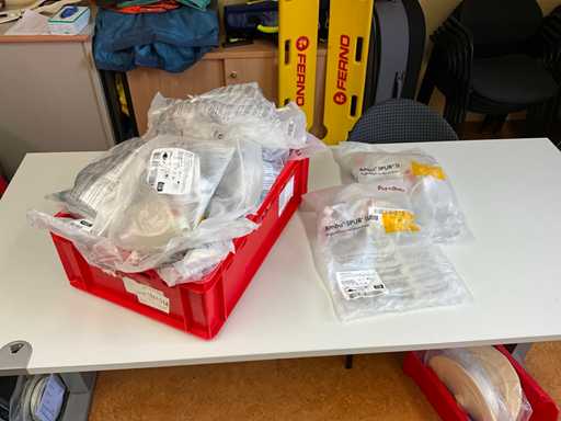 Ambu Gauge II resuscitator bag with inlet for bag valve connection