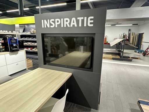 Houten "Inspiratie" wand met LG monitor
