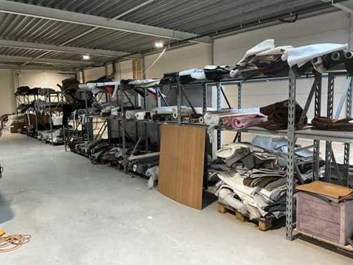 Étagère avec contenu textile