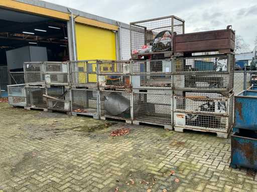 Diverse gaascontainers en magazijnbak