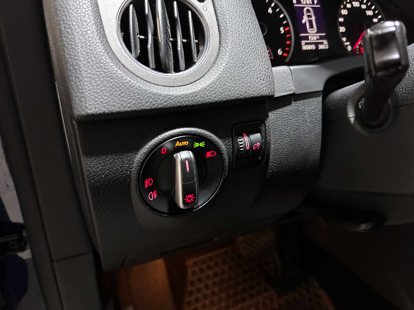 Volkswagen Tiguan 2.0 TDI Sport&&Style 4Motion 140pk 2011 (Origineel-NL), 74-PNH-9