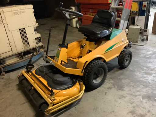 Tosaerba anteriore Stiga Villa