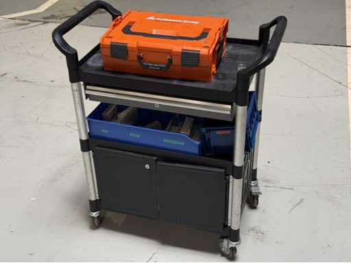   Refractometer with Tool Trolley