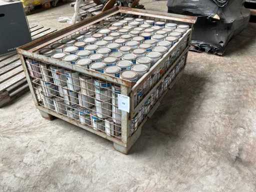 Loté de peinture et vernis