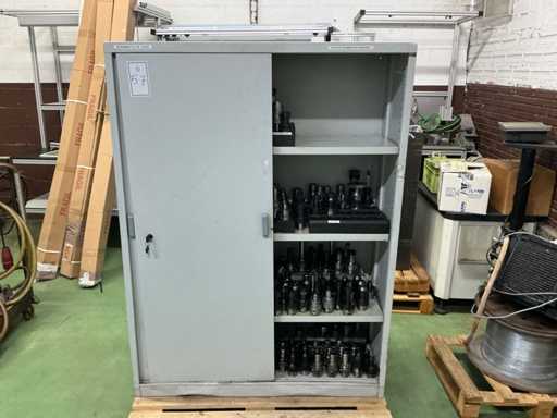 Schrank mit CNC-Werkzeugaufnahme (ca. 180)