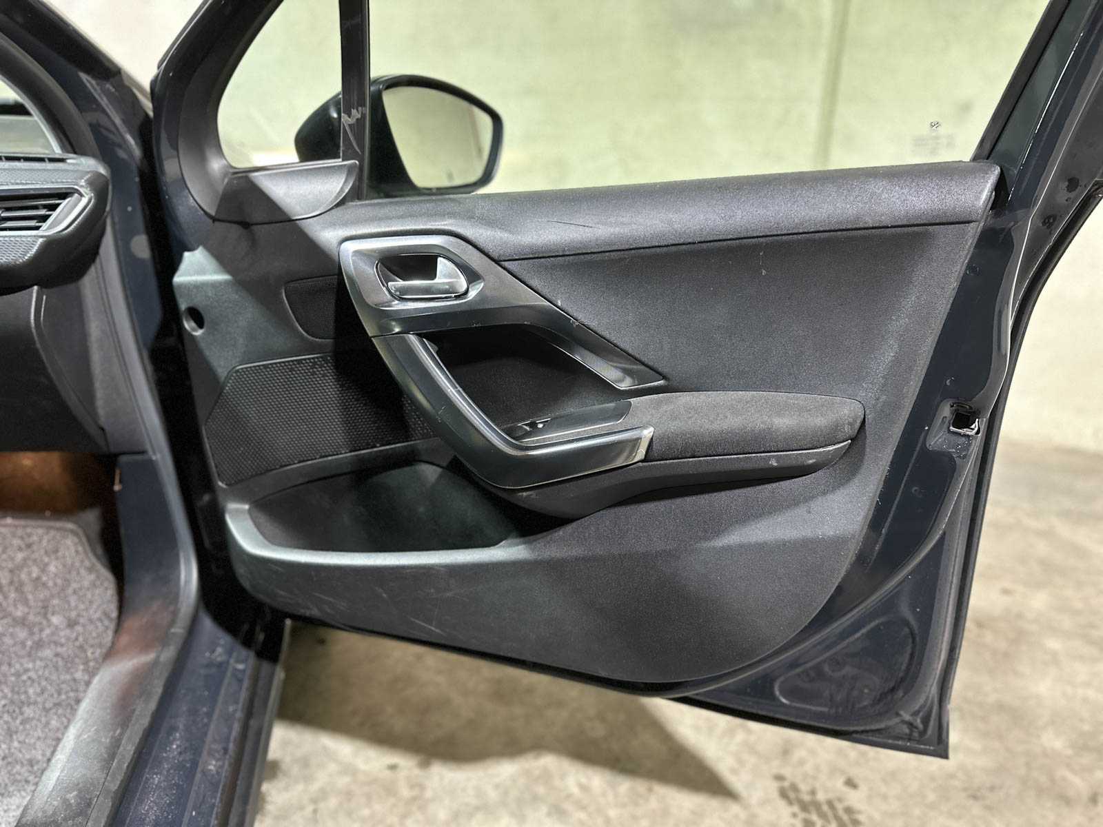 Peugeot 2008 1.2 PureTech Allure 110pk 2018 (Origineel-NL), RL-527-Z