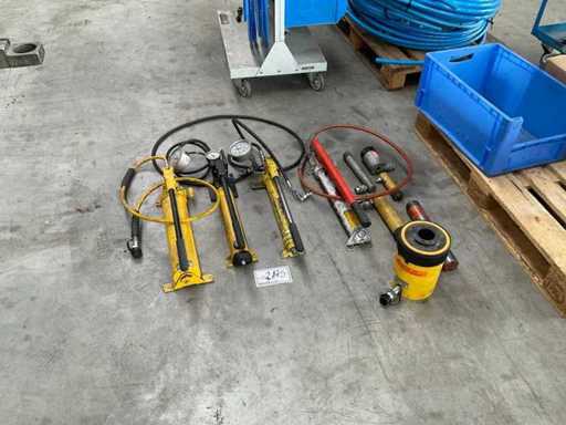 Hydraulic press range