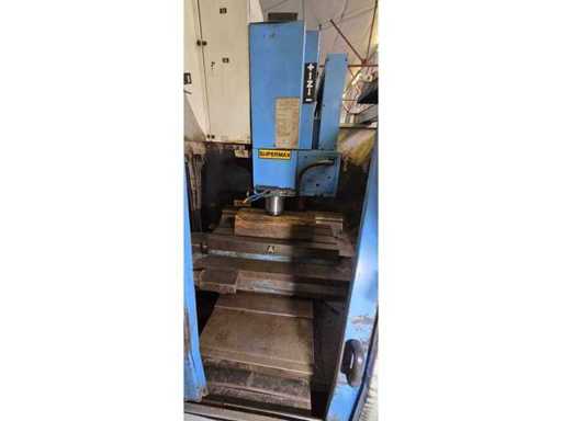 YCM SUPERMAX VMC-85A Centrum Pionowej Obróbki CNC