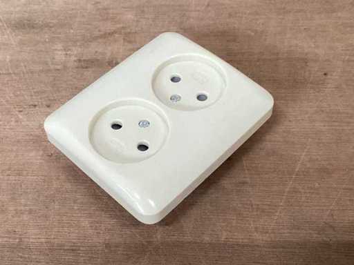 Presa UNI, doppia, incorporata (45x)