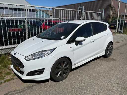 Ford Fiesta 1.0 EcoB z 2016 roku. Wagon pasażerski linii ST