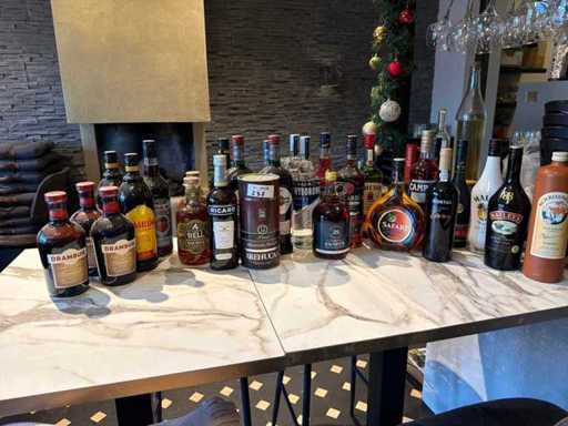 Distillé en lot (28 bouteilles complètes)