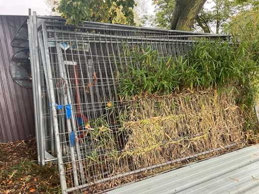 15x Heras-hekken met betonblokken