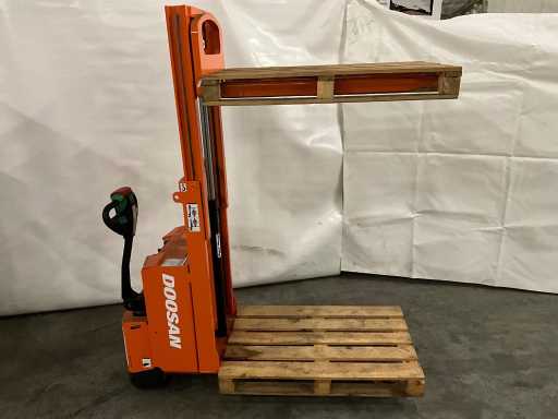 Doosan - Ledd 12,5/18 - Elektryczny dwupoziomowy wózek paletowy - 2015