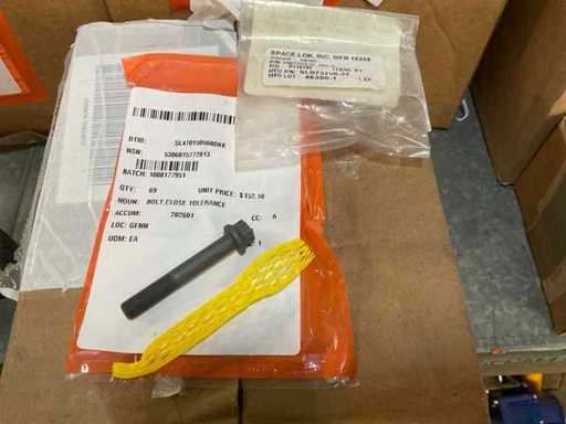 Close tolerance bolt (69x)