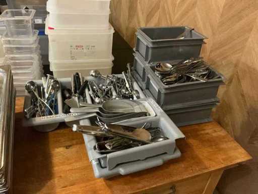 Lot of buffet cutlery